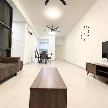 MalaccaQuartz Near To Jonker Walk With Infinity Pool Cozy 3B2Bアパートメント エクステリア 写真