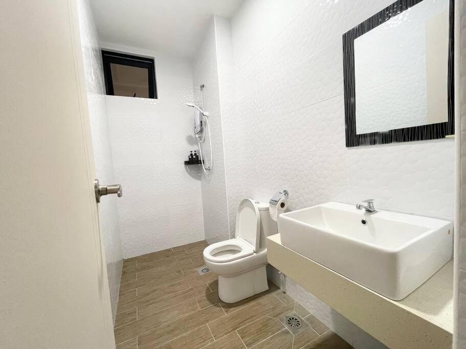 MalaccaQuartz Near To Jonker Walk With Infinity Pool Cozy 3B2Bアパートメント エクステリア 写真