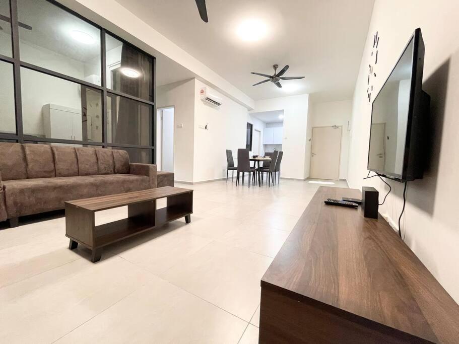 MalaccaQuartz Near To Jonker Walk With Infinity Pool Cozy 3B2Bアパートメント エクステリア 写真