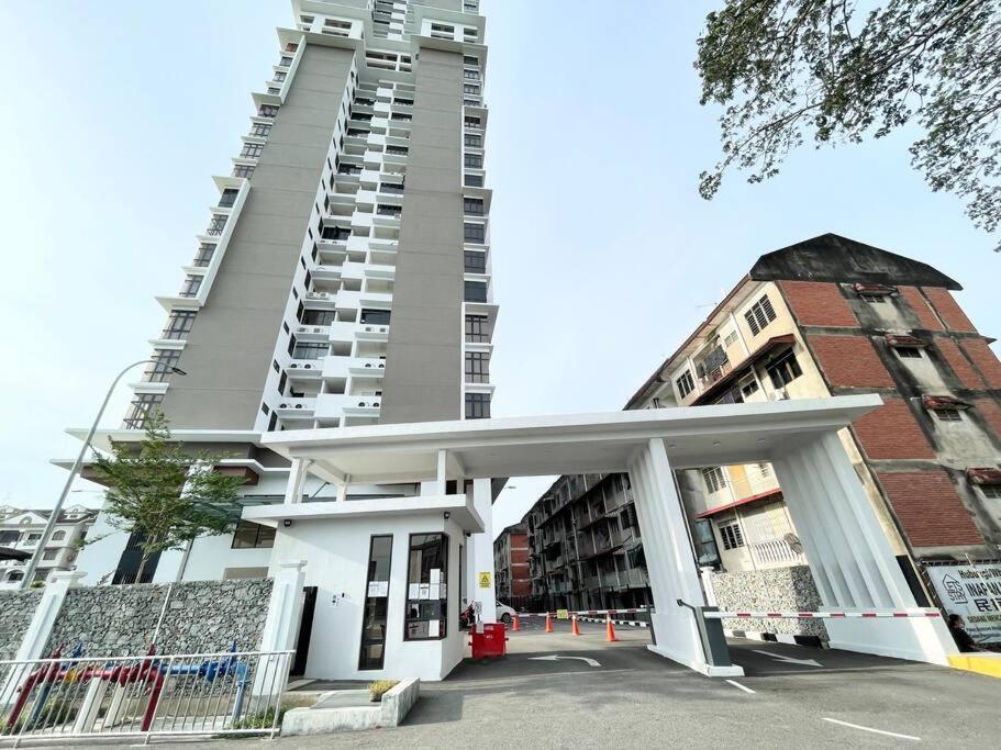 MalaccaQuartz Near To Jonker Walk With Infinity Pool Cozy 3B2Bアパートメント エクステリア 写真