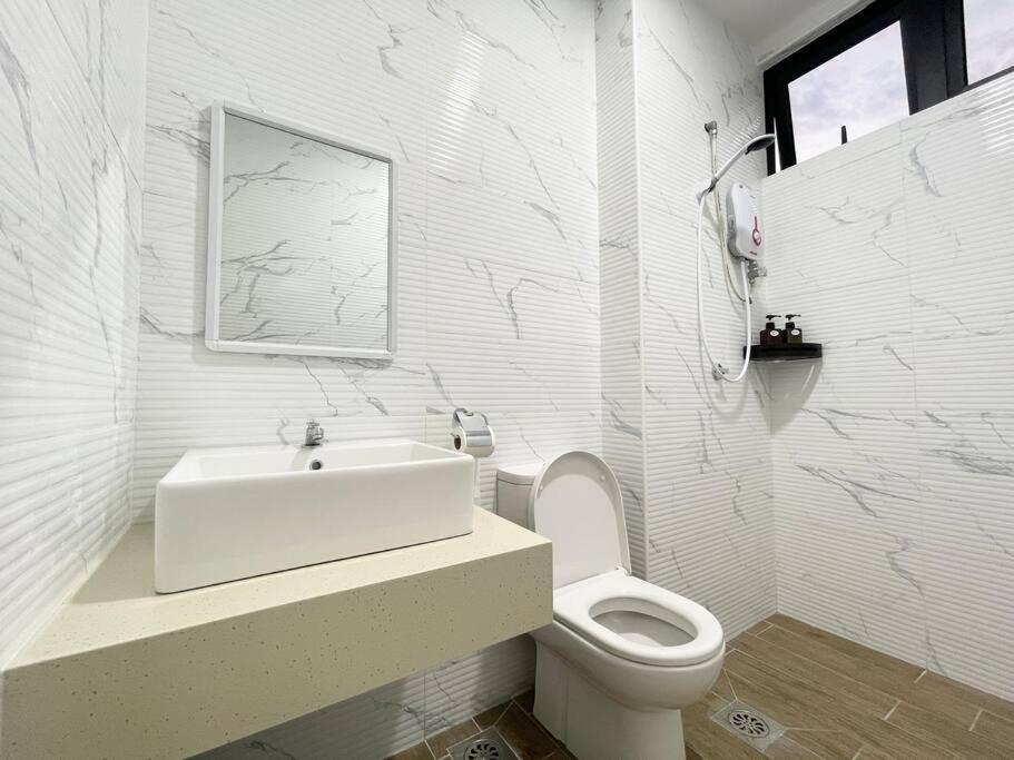 MalaccaQuartz Near To Jonker Walk With Infinity Pool Cozy 3B2Bアパートメント エクステリア 写真